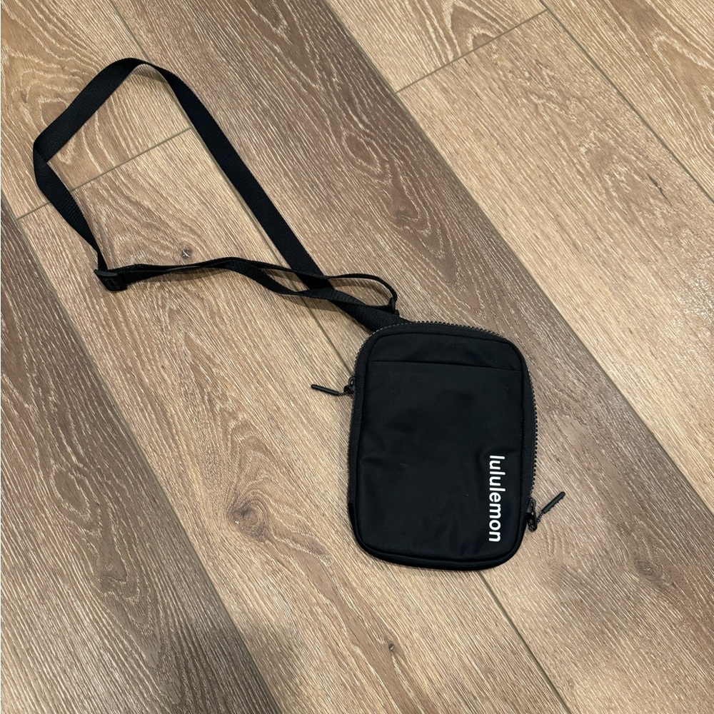 Sholder purse from lululemon